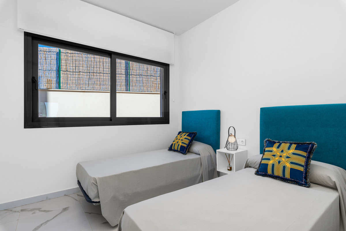 Villa en San Miguel: Vistas, Golf y Mar Cerca, Villas de lujo en San Miguel de Salinas, Alicante. Vistas, naturaleza y serenidad a 7km de playas Orihuela Costa. Cerca de golf y servicios. Villas personalizab