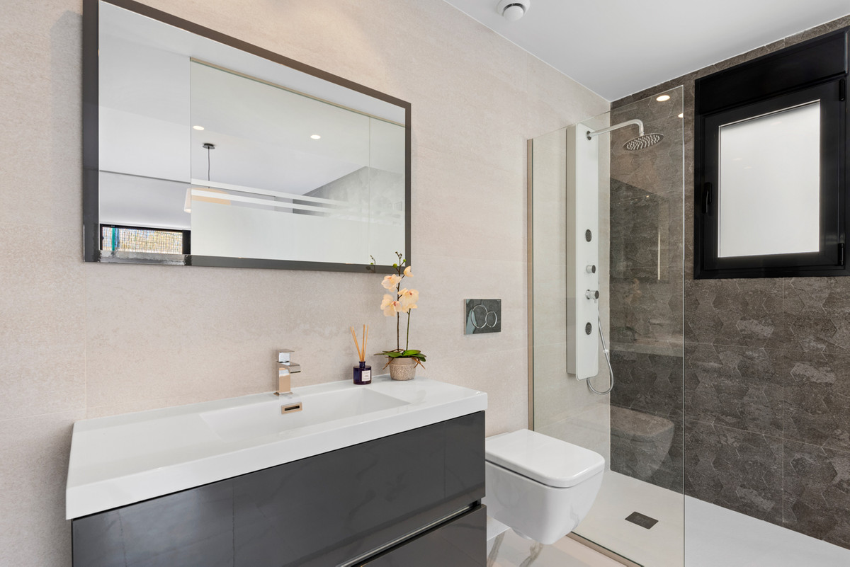 Villa en San Miguel: Vistas, Golf y Mar Cerca, Villas de lujo en San Miguel de Salinas, Alicante. Vistas, naturaleza y serenidad a 7km de playas Orihuela Costa. Cerca de golf y servicios. Villas personalizab