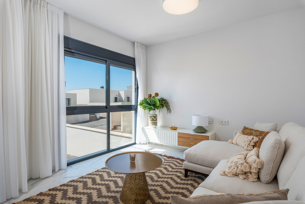 Villa en San Miguel: Vistas, Golf y Mar Cerca, Villas de lujo en San Miguel de Salinas, Alicante. Vistas, naturaleza y serenidad a 7km de playas Orihuela Costa. Cerca de golf y servicios. Villas personalizab