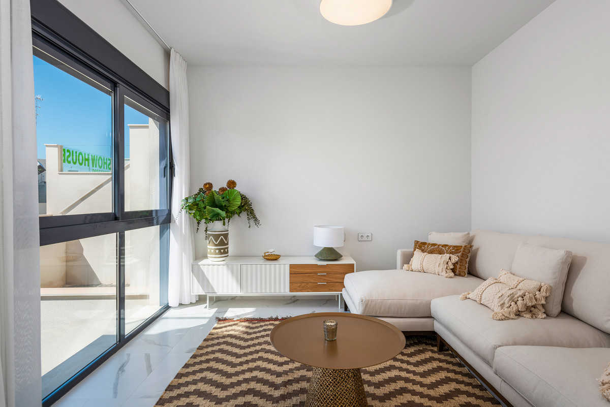 Villa en San Miguel: Vistas, Golf y Mar Cerca, Villas de lujo en San Miguel de Salinas, Alicante. Vistas, naturaleza y serenidad a 7km de playas Orihuela Costa. Cerca de golf y servicios. Villas personalizab