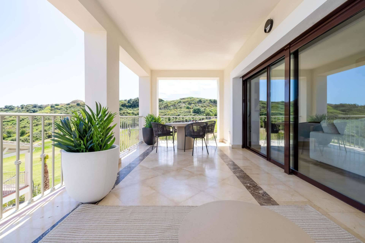 Estepona: Adosados de Lujo, Golf y Entrega Inmediata, Estepona, Costa del Sol: Adosados de lujo listos para entrar a vivir. Primera línea de golf, vistas al mar, piscinas y spa. ¡Su hogar de ensueño con entrega inm