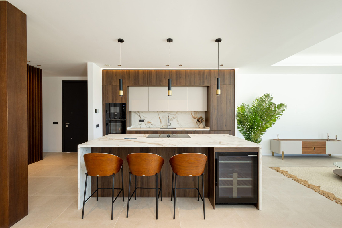 Mijas: Villa de Lujo con Vistas Mar y Montaña, Villas de lujo en Mijas, Málaga. 4 exclusivas villas independientes en Higuerón con vistas panorámicas al mar y montaña. Diseño moderno, piscina privada. ¡Vive