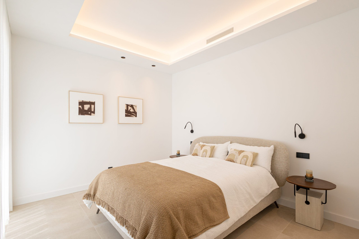 Mijas: Villa de Lujo con Vistas Mar y Montaña, Villas de lujo en Mijas, Málaga. 4 exclusivas villas independientes en Higuerón con vistas panorámicas al mar y montaña. Diseño moderno, piscina privada. ¡Vive