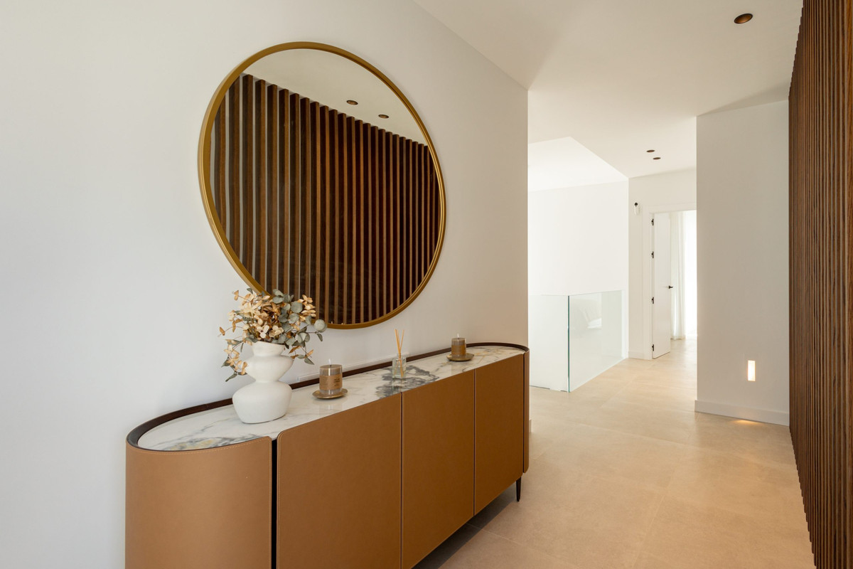 Mijas: Villa de Lujo con Vistas Mar y Montaña, Villas de lujo en Mijas, Málaga. 4 exclusivas villas independientes en Higuerón con vistas panorámicas al mar y montaña. Diseño moderno, piscina privada. ¡Vive