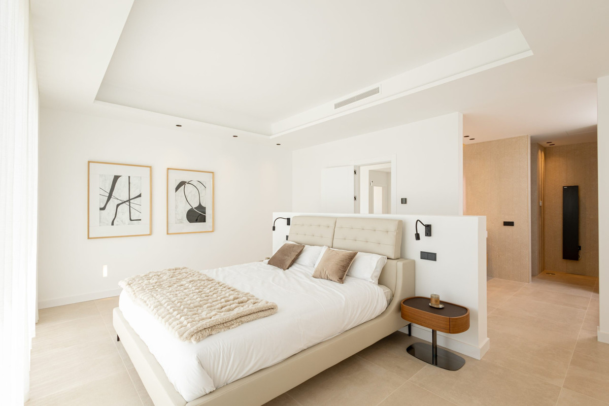 Mijas: Villa de Lujo con Vistas Mar y Montaña, Villas de lujo en Mijas, Málaga. 4 exclusivas villas independientes en Higuerón con vistas panorámicas al mar y montaña. Diseño moderno, piscina privada. ¡Vive