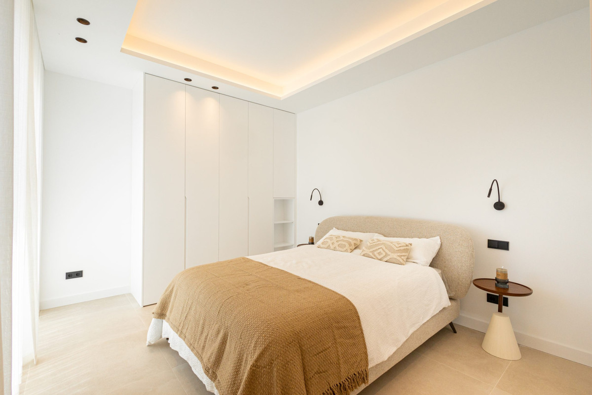 Mijas: Villa de Lujo con Vistas Mar y Montaña, Villas de lujo en Mijas, Málaga. 4 exclusivas villas independientes en Higuerón con vistas panorámicas al mar y montaña. Diseño moderno, piscina privada. ¡Vive