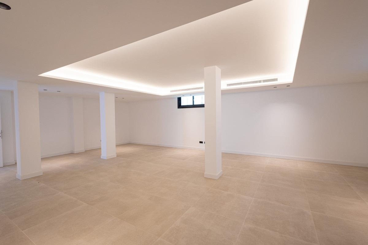 Mijas: Villa de Lujo con Vistas Mar y Montaña, Villas de lujo en Mijas, Málaga. 4 exclusivas villas independientes en Higuerón con vistas panorámicas al mar y montaña. Diseño moderno, piscina privada. ¡Vive
