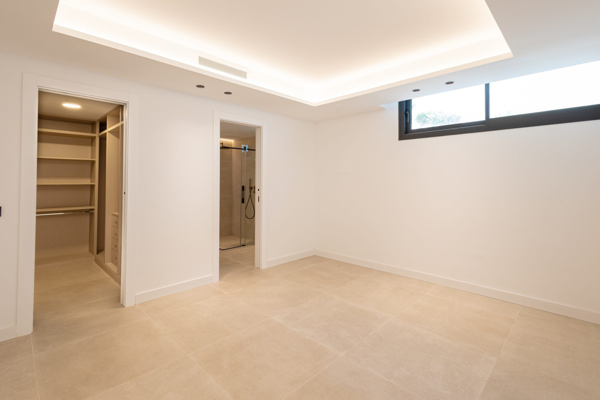 Mijas: Villa de Lujo con Vistas Mar y Montaña, Villas de lujo en Mijas, Málaga. 4 exclusivas villas independientes en Higuerón con vistas panorámicas al mar y montaña. Diseño moderno, piscina privada. ¡Vive