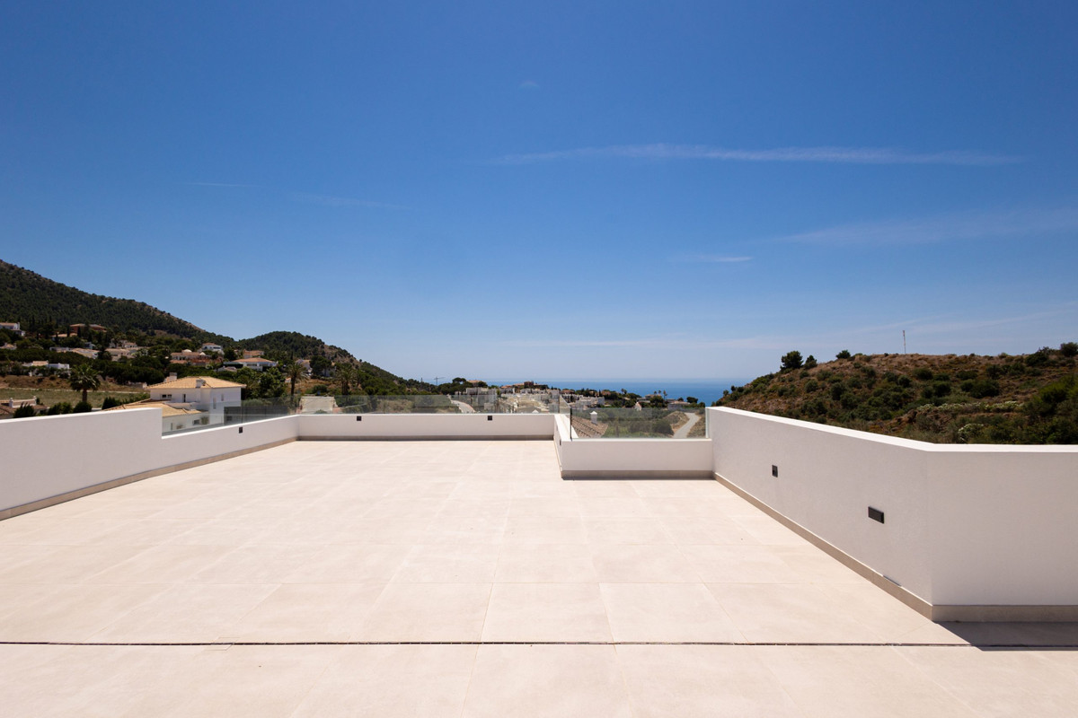 Mijas: Villa de Lujo con Vistas Mar y Montaña, Villas de lujo en Mijas, Málaga. 4 exclusivas villas independientes en Higuerón con vistas panorámicas al mar y montaña. Diseño moderno, piscina privada. ¡Vive