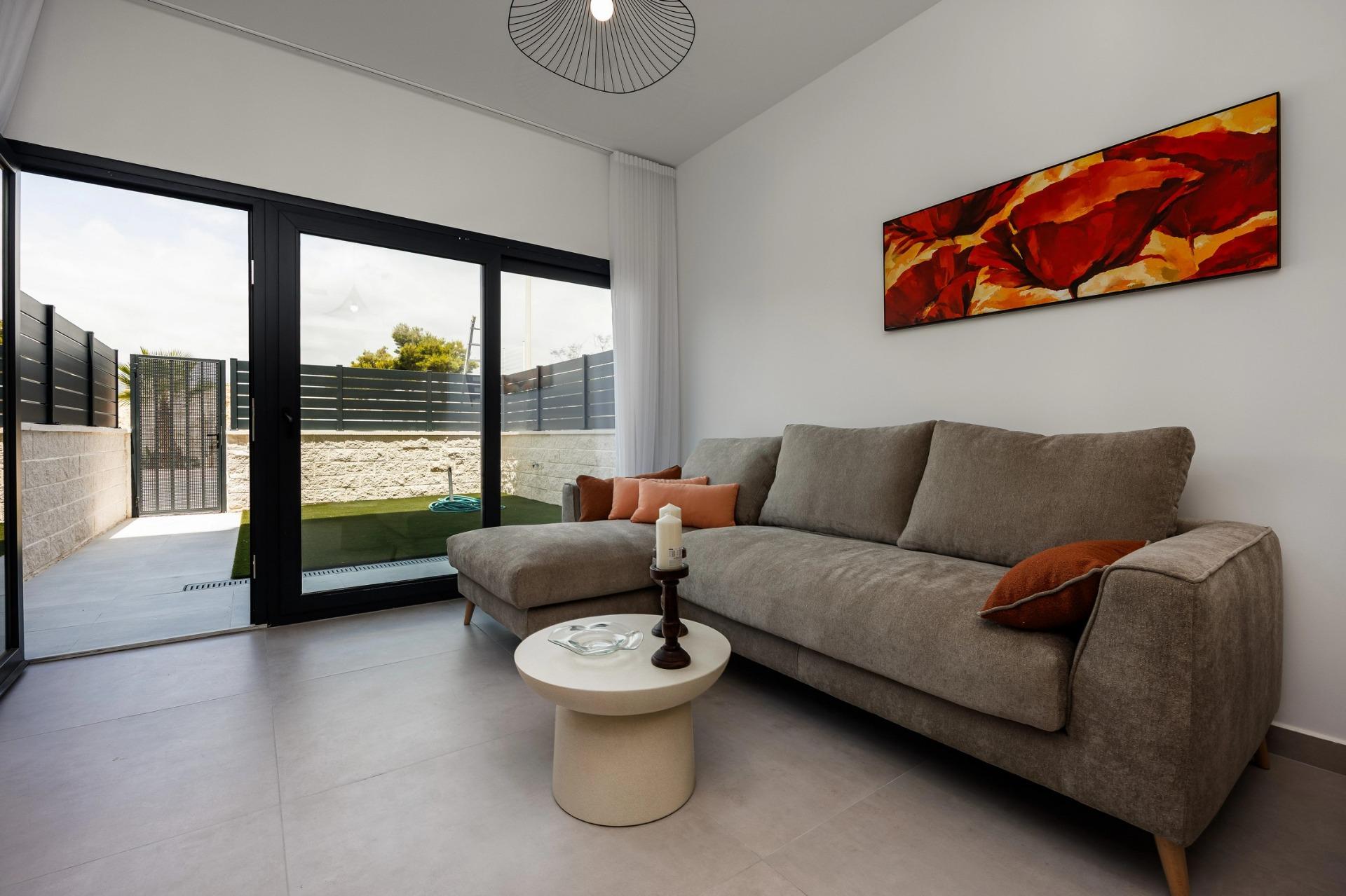 Apartamento en Venta en Villajoyosa, Inversión en Villajoyosa: 8 apartamentos obra nueva con licencia turística. Cerca del mar, 2 hab, terraza-jardín. ¡Sin comunidad! Alto potencial alquiler.