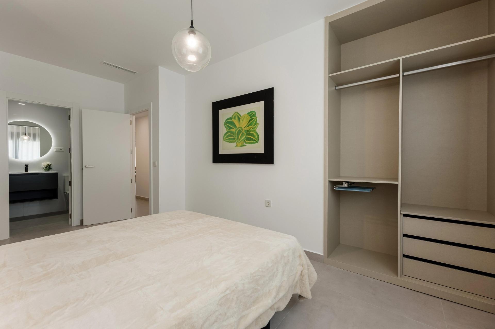 Apartamento en Venta en Villajoyosa, Inversión en Villajoyosa: 8 apartamentos obra nueva con licencia turística. Cerca del mar, 2 hab, terraza-jardín. ¡Sin comunidad! Alto potencial alquiler.