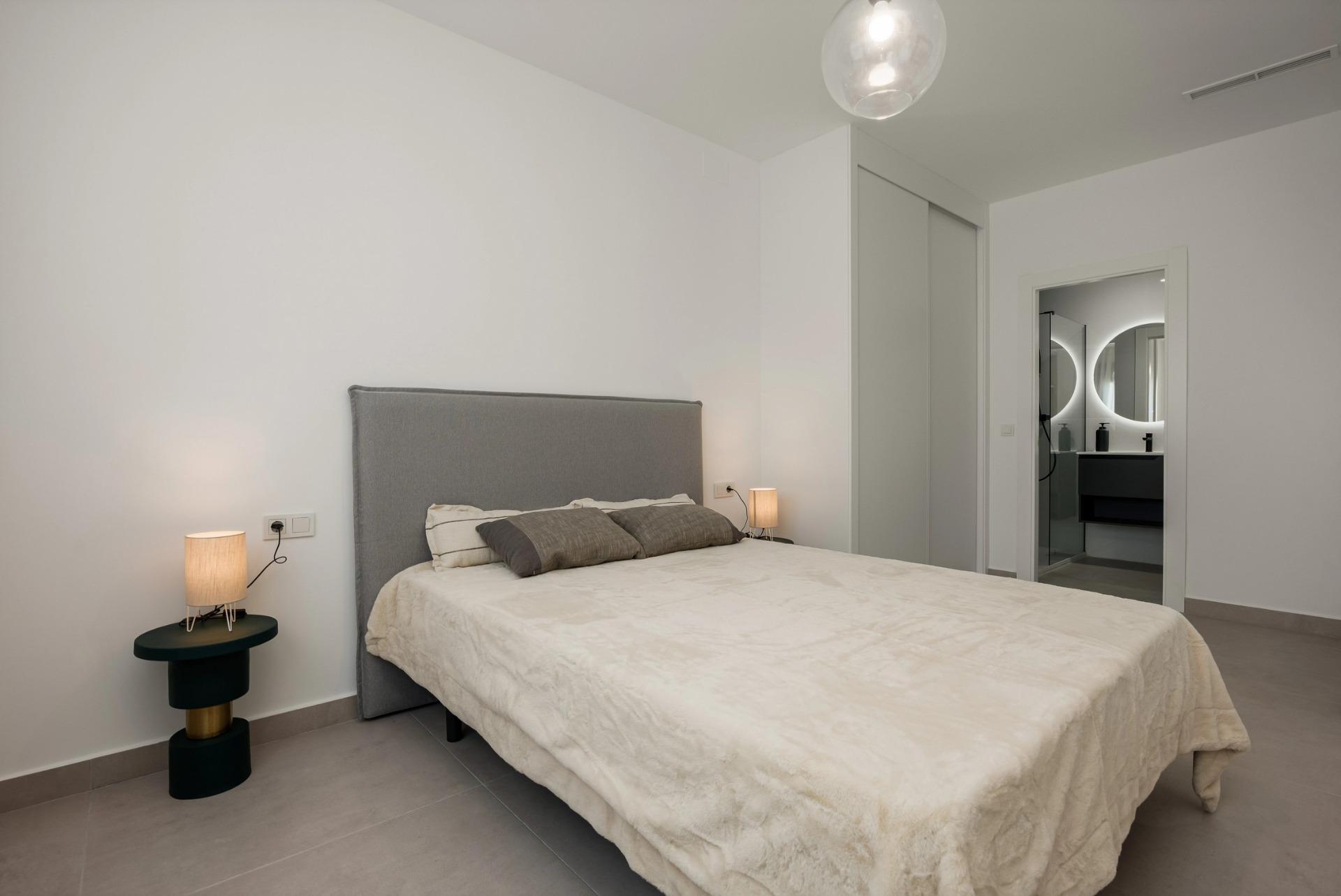 Apartamento en Venta en Villajoyosa, Inversión en Villajoyosa: 8 apartamentos obra nueva con licencia turística. Cerca del mar, 2 hab, terraza-jardín. ¡Sin comunidad! Alto potencial alquiler.
