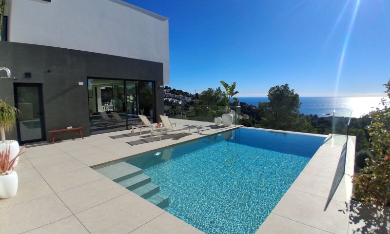 Villa de Lujo en Altea: Vistas al Mar, Espectacular villa de lujo en Altea, Alicante. 4 dormitorios en suite, piscina privada y vistas al mar. Diseño contemporáneo en Costa Blanca. ¡Viva el lujo medi