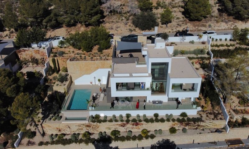 Villa de Lujo en Altea: Vistas al Mar, Espectacular villa de lujo en Altea, Alicante. 4 dormitorios en suite, piscina privada y vistas al mar. Diseño contemporáneo en Costa Blanca. ¡Viva el lujo medi