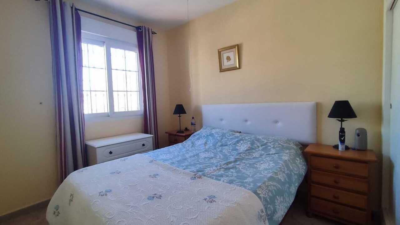 Adosado Exclusivo en Playa Flamenca: 3 Dormitorios, Amplias Terrazas., Adosado en venta en Playa Flamenca, Alicante. Disfruta de amplias terrazas, 3 hab, 2 baños y una ubicación privilegiada cerca de playas y golf. Tu oasis en Cost