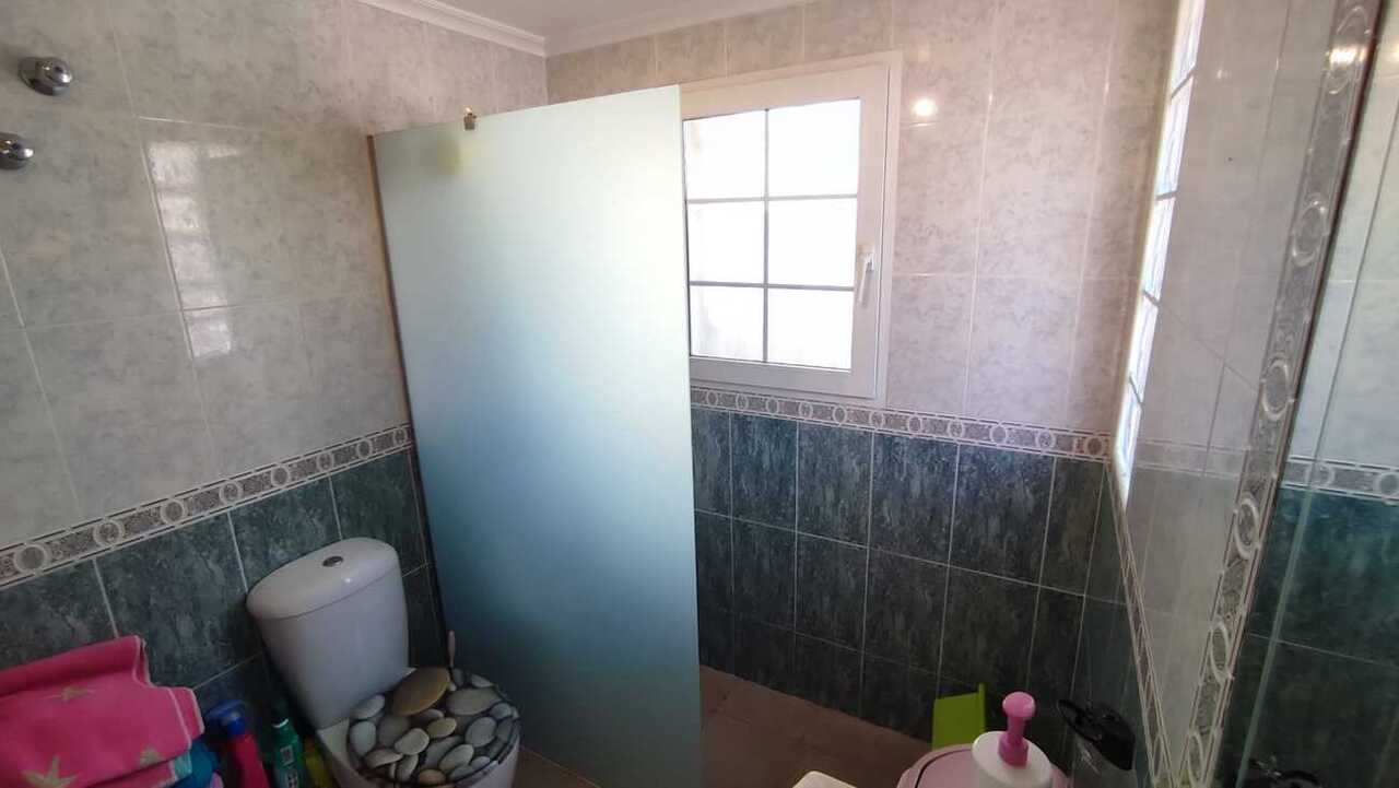 Adosado Exclusivo en Playa Flamenca: 3 Dormitorios, Amplias Terrazas., Adosado en venta en Playa Flamenca, Alicante. Disfruta de amplias terrazas, 3 hab, 2 baños y una ubicación privilegiada cerca de playas y golf. Tu oasis en Cost