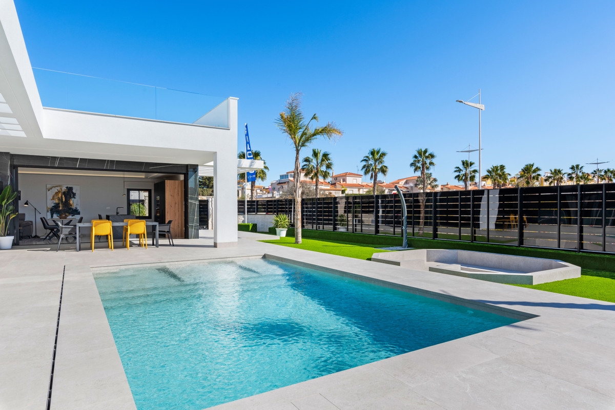 Villa de Lujo en Algorfa: Diseño y Confort Exclusivo, Villas de lujo en Algorfa, Alicante. 11 exclusivas residencias con piscina privada, cerca de golf y playas Costa Blanca. Lujo y privacidad.