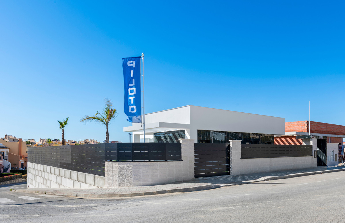 Villa de Lujo en Algorfa: Diseño y Confort Exclusivo, Villas de lujo en Algorfa, Alicante. 11 exclusivas residencias con piscina privada, cerca de golf y playas Costa Blanca. Lujo y privacidad.