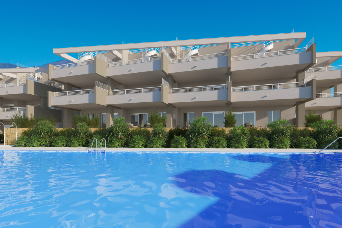 Estepona: Lujo, Golf y Vistas Panorámicas, Descubre apartamentos de lujo de 2 y 3 dormitorios en Estepona Golf. Vistas al mar/golf, piscina, jardines y acabados premium. Tu hogar ideal en la Costa del So