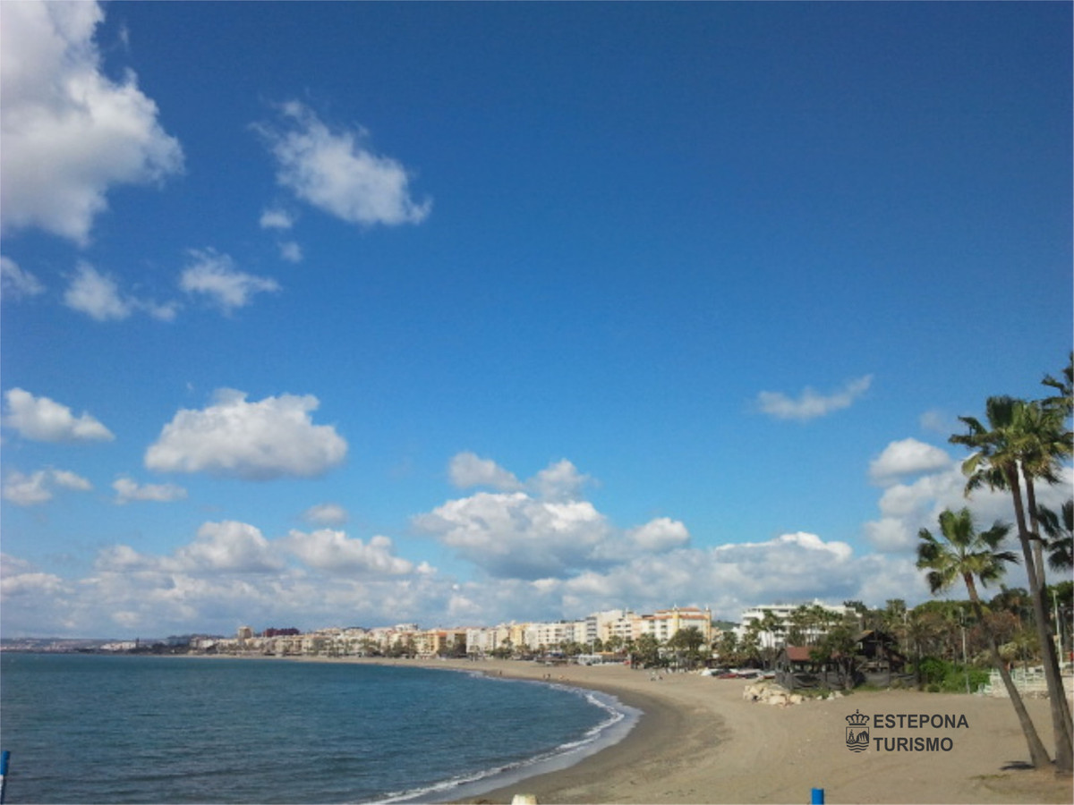 Estepona: Lujo, Golf y Vistas Panorámicas, Descubre apartamentos de lujo de 2 y 3 dormitorios en Estepona Golf. Vistas al mar/golf, piscina, jardines y acabados premium. Tu hogar ideal en la Costa del So