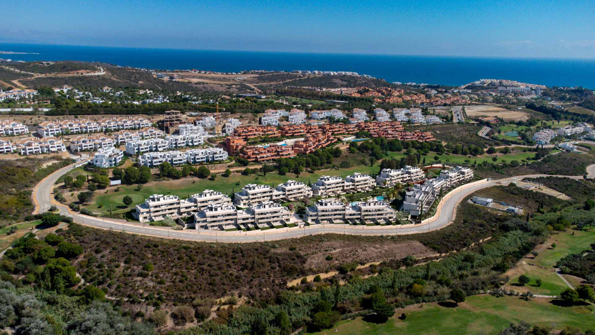 Casares Costa: Lujo, Golf y Vistas en Málaga, Apartamento exclusivo de 2 dorm. en Casares Costa, Málaga. Disfruta de vistas espectaculares al golf y la naturaleza. Lujo, tranquilidad y servicios premium en