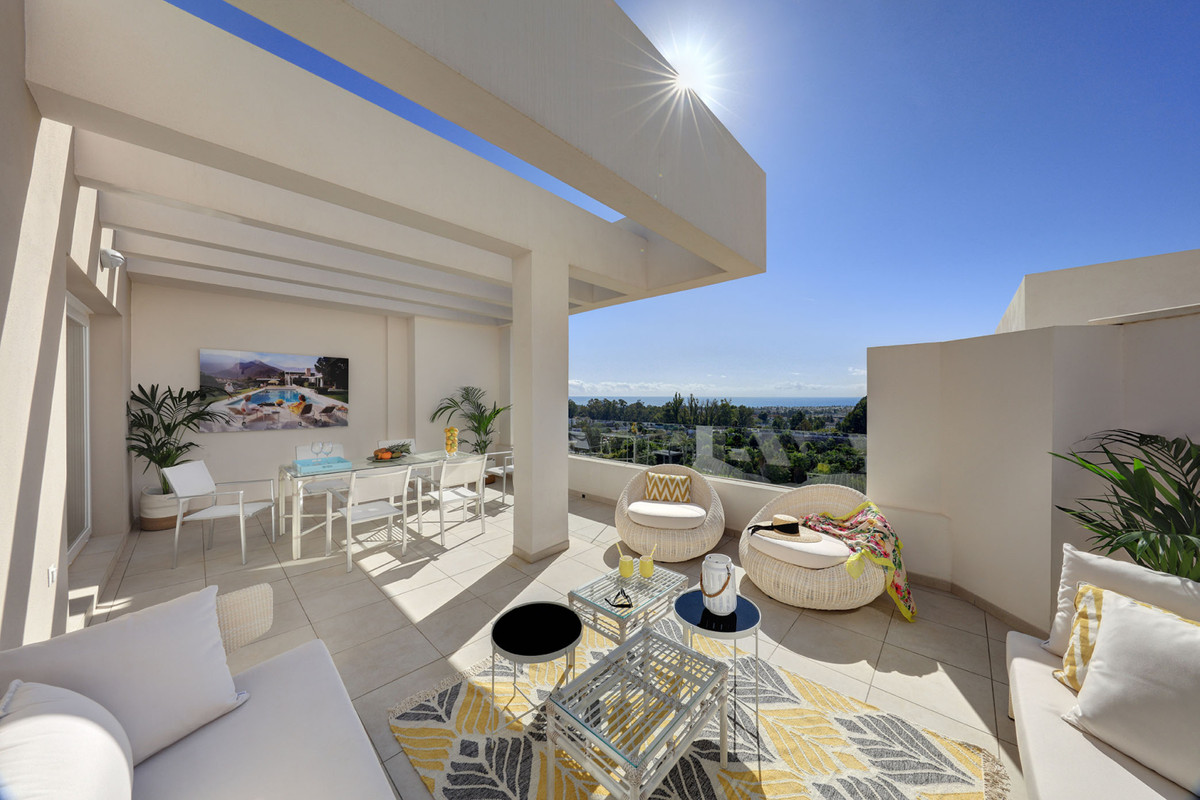 Marbella: Lujo Moderno y Vistas en Nueva Andalucía, Descubre lujo y vida moderna en Nueva Andalucía, Marbella. Exclusivos apartamentos de obra nueva con 4 hab, terrazas, piscina en cubierta y vistas al mar. Cerca