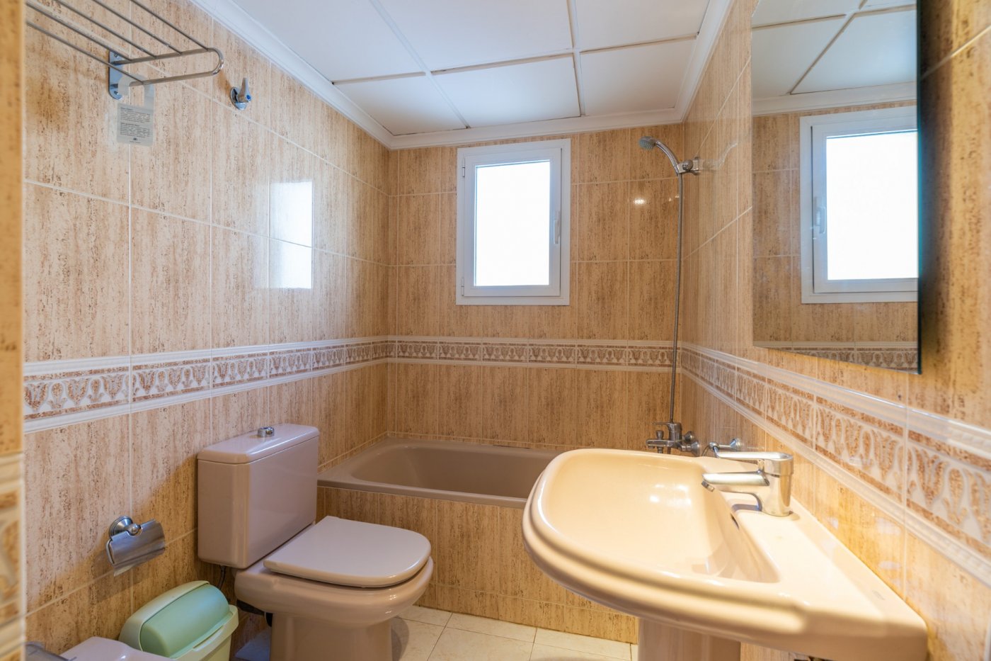 Casa en Venta en Calpe, Encantador bungalow en Calpe, Alicante. 2 hab, 1 baño. Vive la Costa Blanca. Ideal inversión/residencia. ¡270.000€!