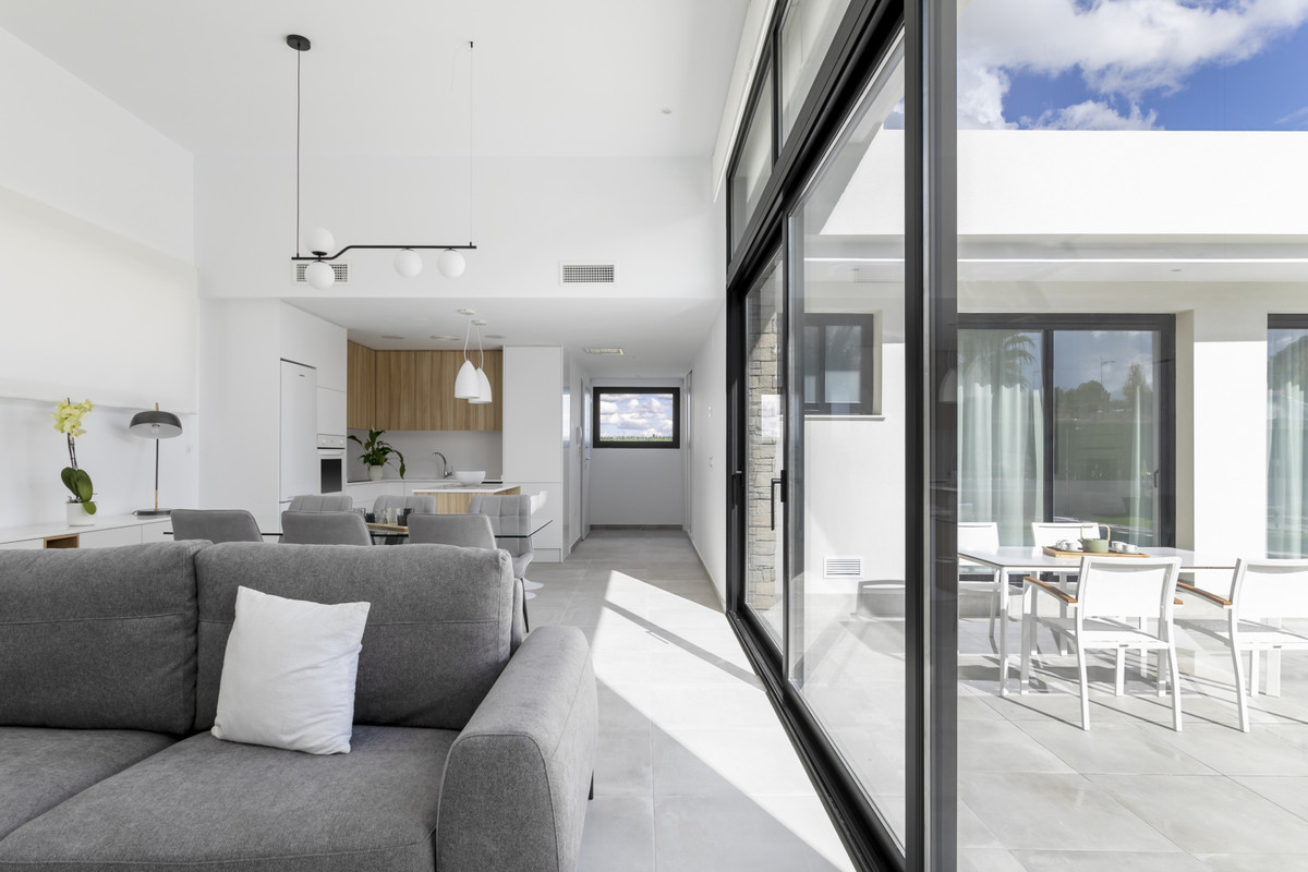 Calasparra: Tu Villa Moderna con Piscina Privada, Villas modernas en Calasparra, Murcia. 3 dorm., 2 baños, piscina privada, parcela 550m². Cerca de servicios, naturaleza y playas. ¡Su oasis!