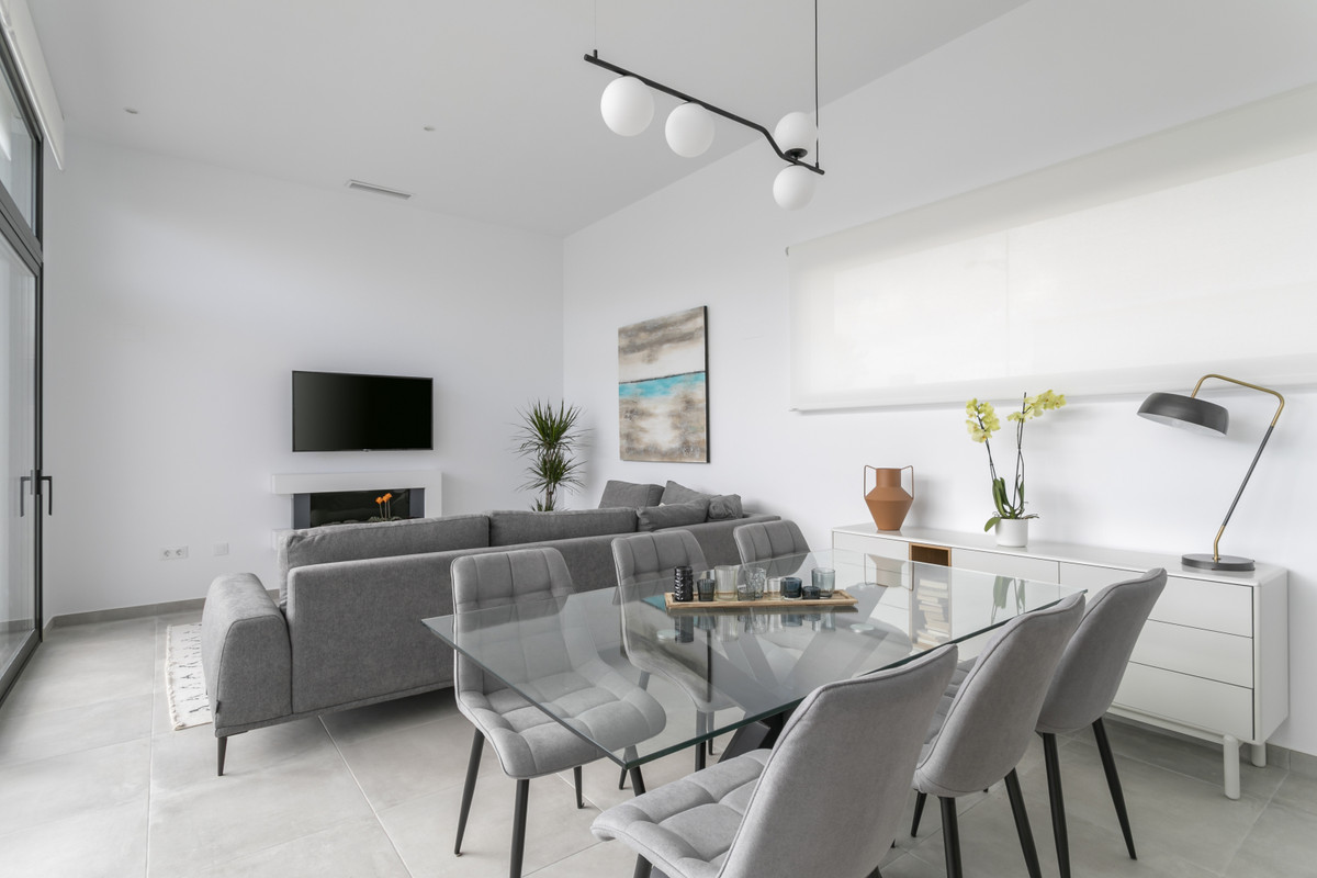 Calasparra: Tu Villa Moderna con Piscina Privada, Villas modernas en Calasparra, Murcia. 3 dorm., 2 baños, piscina privada, parcela 550m². Cerca de servicios, naturaleza y playas. ¡Su oasis!
