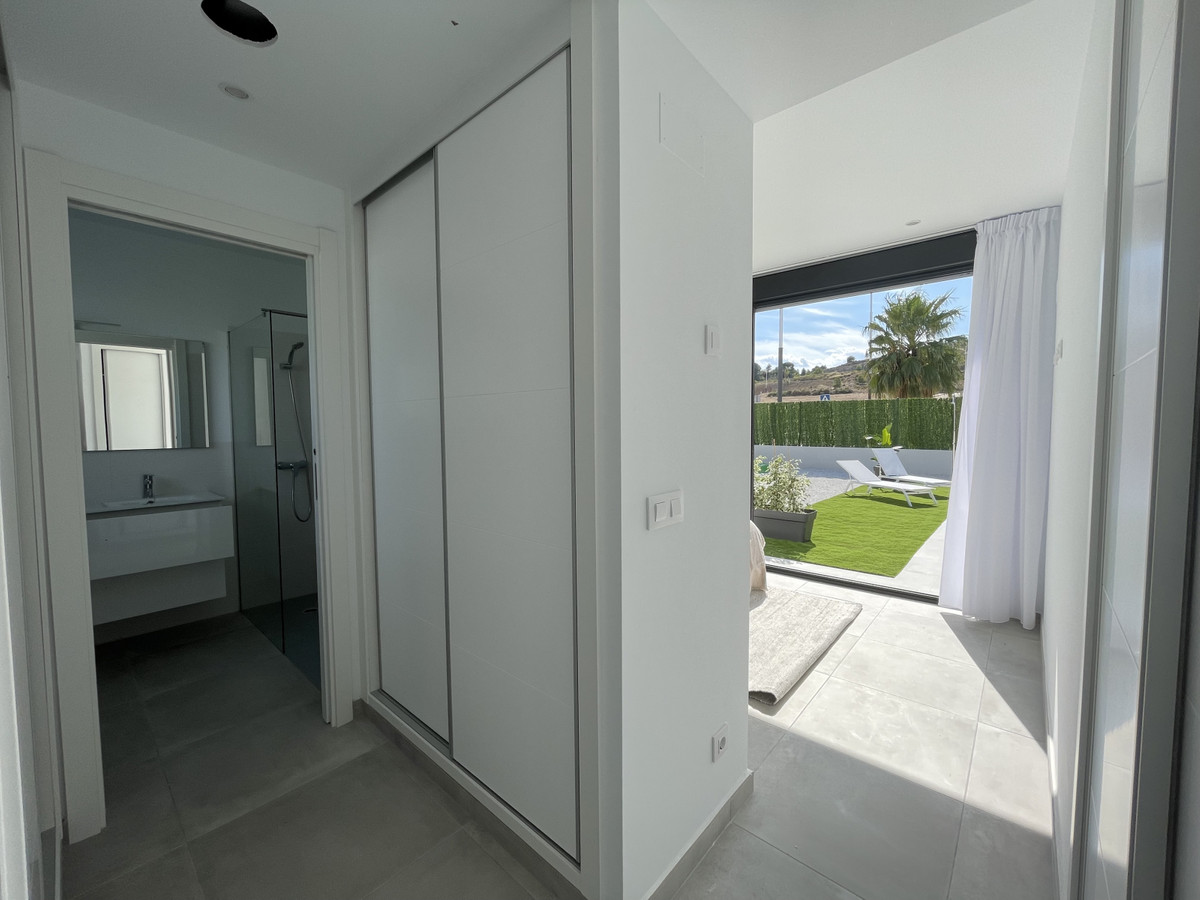 Calasparra: Tu Villa Moderna con Piscina Privada, Villas modernas en Calasparra, Murcia. 3 dorm., 2 baños, piscina privada, parcela 550m². Cerca de servicios, naturaleza y playas. ¡Su oasis!