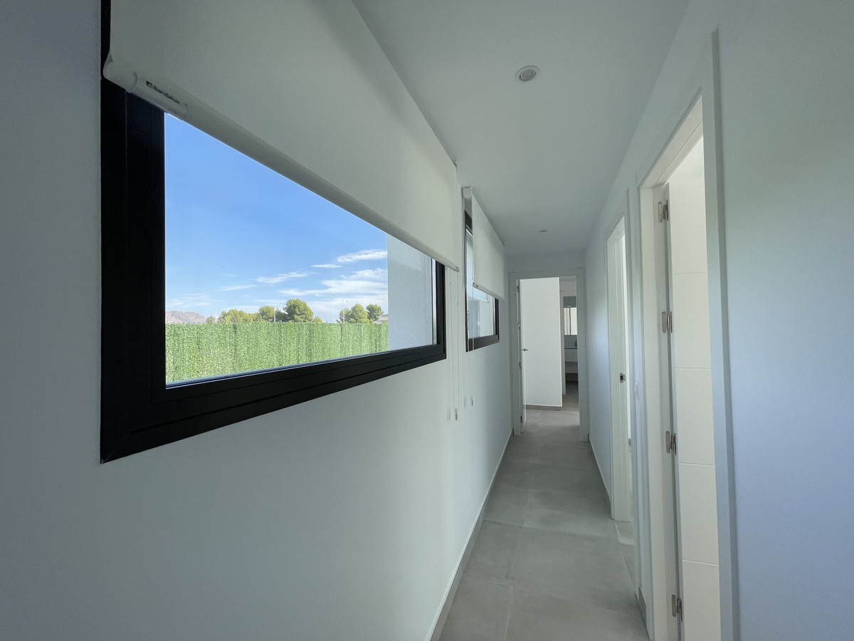 Calasparra: Tu Villa Moderna con Piscina Privada, Villas modernas en Calasparra, Murcia. 3 dorm., 2 baños, piscina privada, parcela 550m². Cerca de servicios, naturaleza y playas. ¡Su oasis!