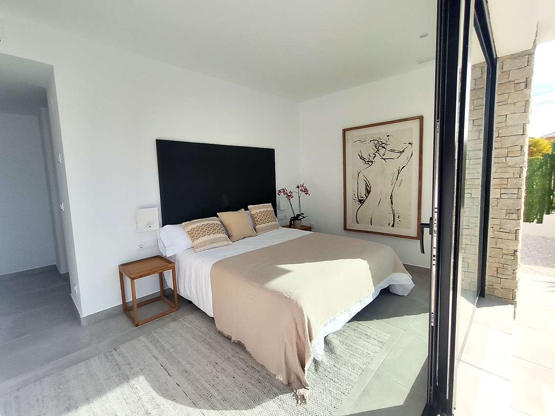 Calasparra: Tu Villa Moderna con Piscina Privada, Villas modernas en Calasparra, Murcia. 3 dorm., 2 baños, piscina privada, parcela 550m². Cerca de servicios, naturaleza y playas. ¡Su oasis!
