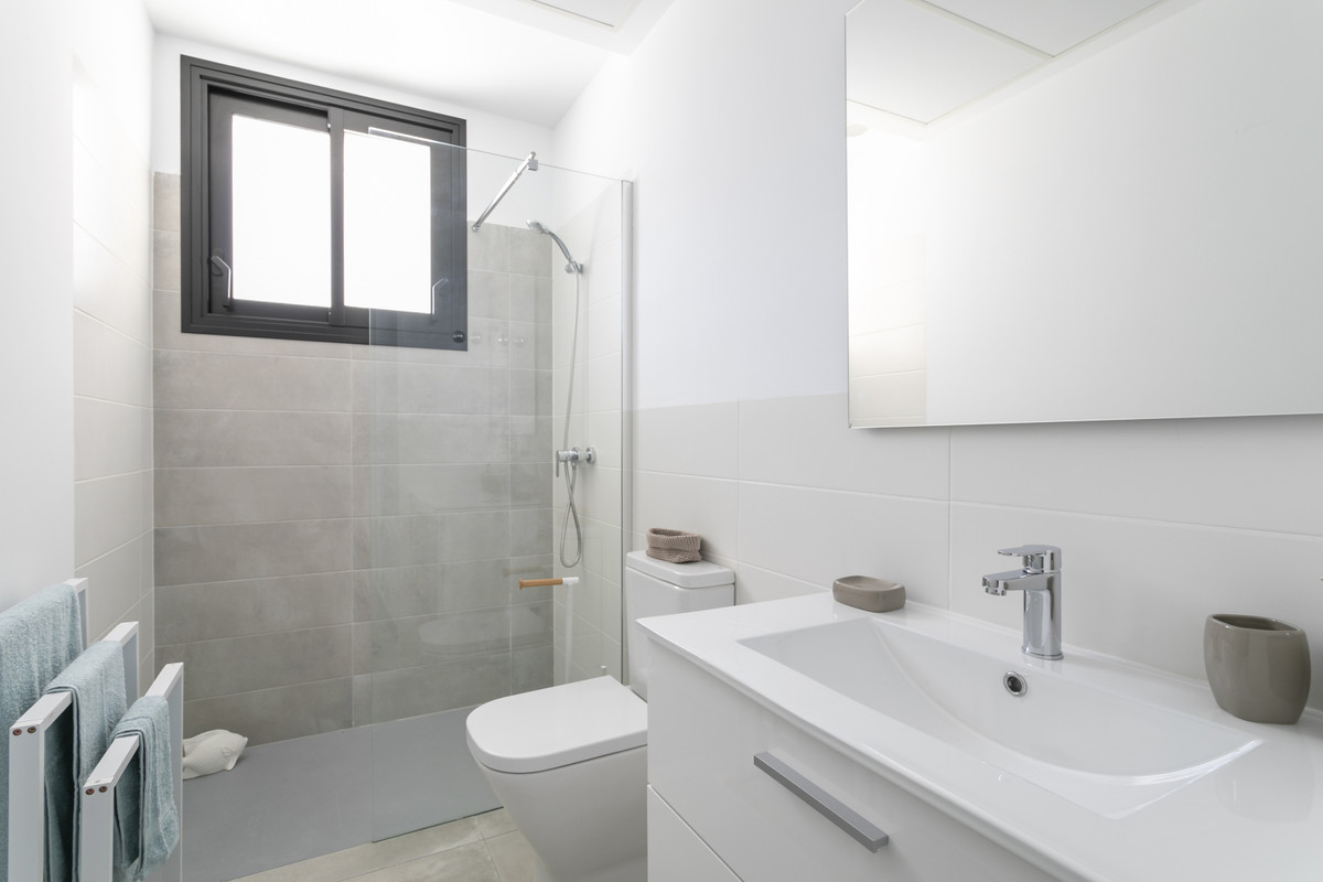 Calasparra: Tu Villa Moderna con Piscina Privada, Villas modernas en Calasparra, Murcia. 3 dorm., 2 baños, piscina privada, parcela 550m². Cerca de servicios, naturaleza y playas. ¡Su oasis!