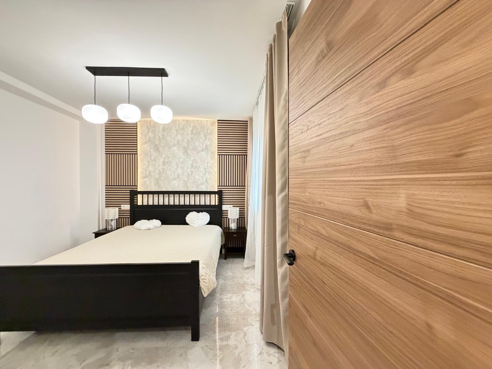 Ático de Lujo Reformado: Playa del Cura, Torrevieja, Ático de lujo reformado a estrenar en Torrevieja, a 250m de Playa del Cura. 3 dorm, 1 baño, amueblado y con trastero. ¡Tu hogar soñado en Costa Blanca por 229.0