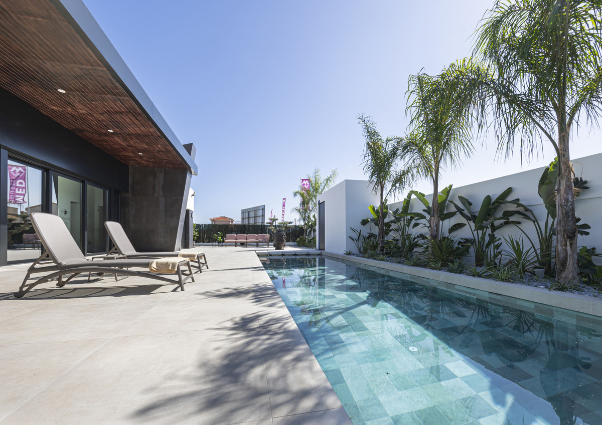 Villa de Autor en Ciudad Quesada: Lujo, Golf y Mar, Villas de autor excepcionales en Ciudad Quesada, Costa Blanca Sur. Junto a La Marquesa Golf y playas. 3 dorm, 3 baños, piscina. ¡Diseño, confort y calidad de vi