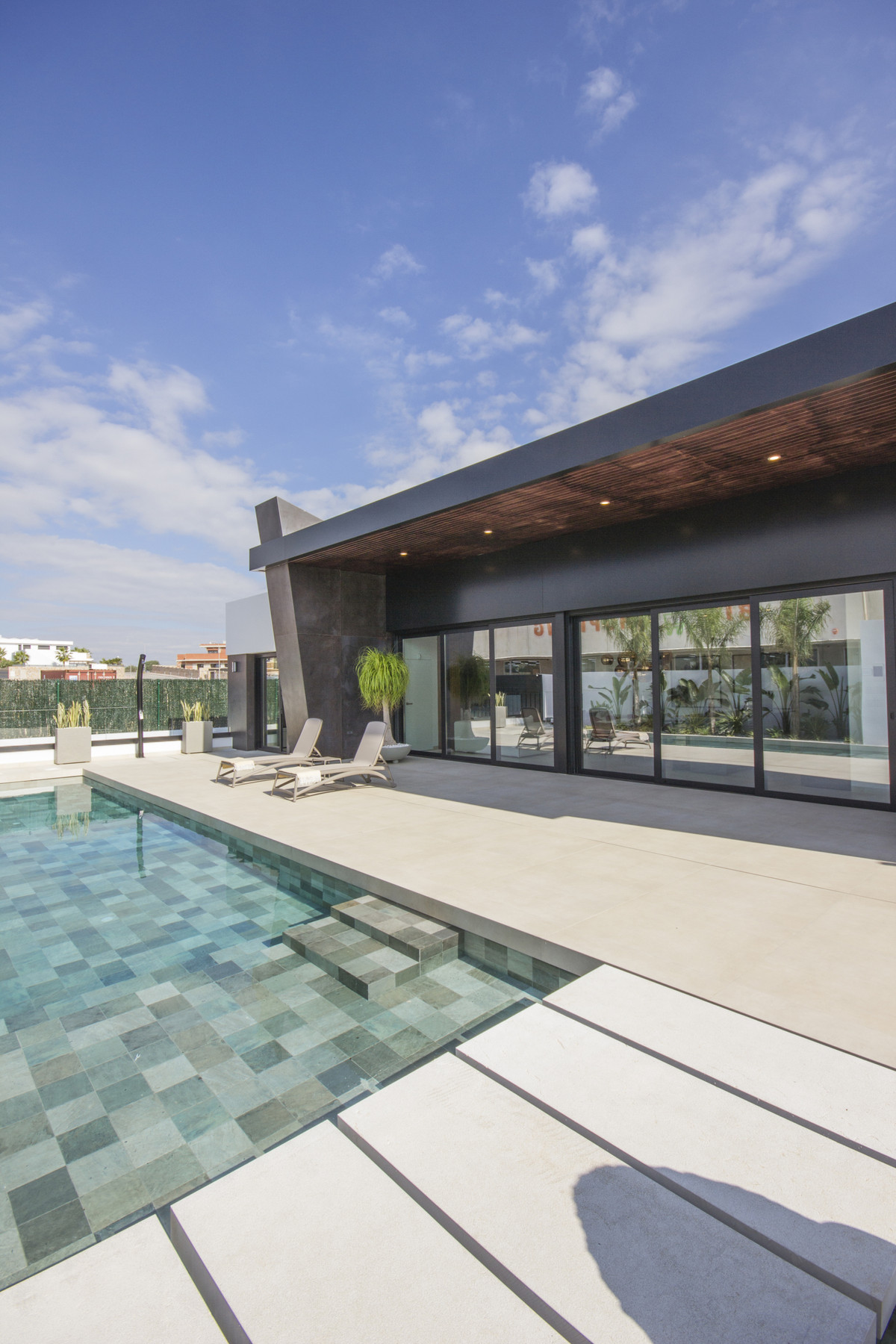 Villa de Autor en Ciudad Quesada: Lujo, Golf y Mar, Villas de autor excepcionales en Ciudad Quesada, Costa Blanca Sur. Junto a La Marquesa Golf y playas. 3 dorm, 3 baños, piscina. ¡Diseño, confort y calidad de vi