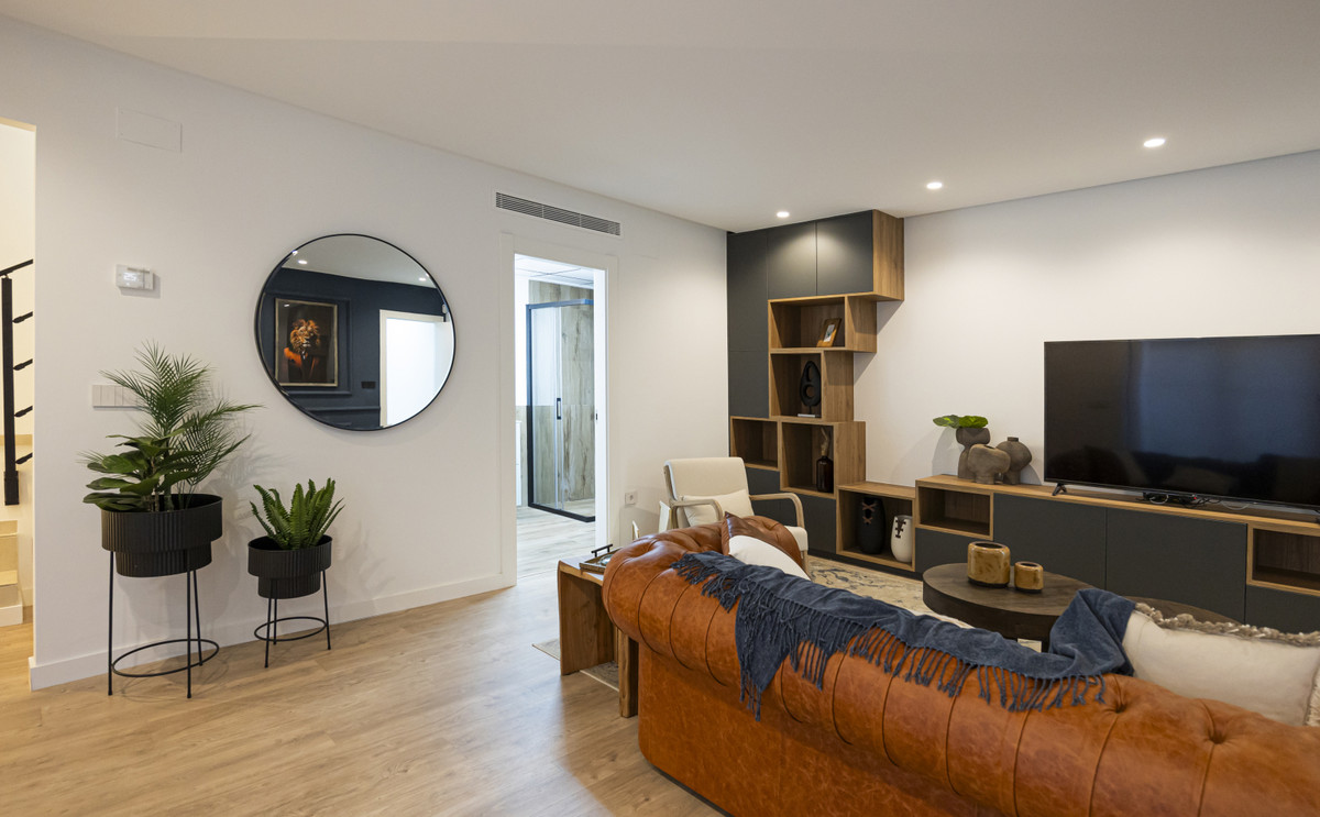 Villa de Autor en Ciudad Quesada: Lujo, Golf y Mar, Villas de autor excepcionales en Ciudad Quesada, Costa Blanca Sur. Junto a La Marquesa Golf y playas. 3 dorm, 3 baños, piscina. ¡Diseño, confort y calidad de vi