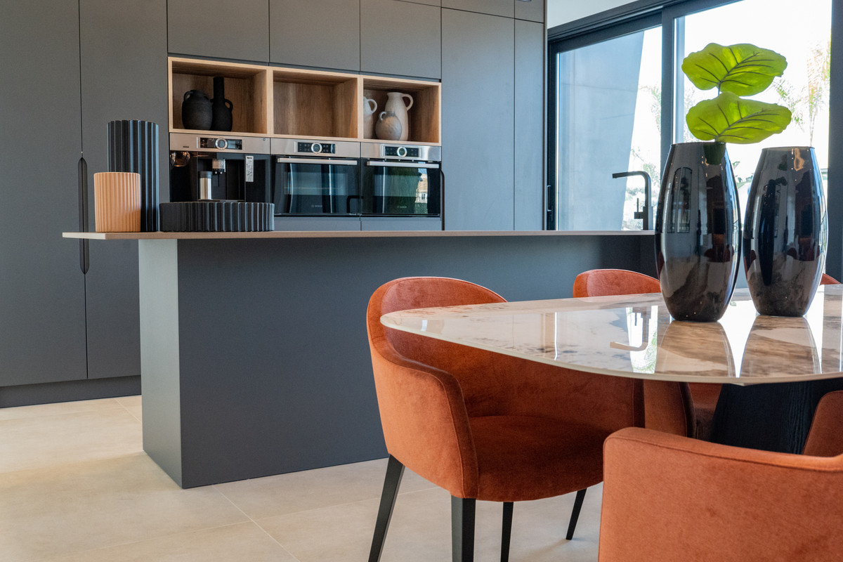 Villa de Autor en Ciudad Quesada: Lujo, Golf y Mar, Villas de autor excepcionales en Ciudad Quesada, Costa Blanca Sur. Junto a La Marquesa Golf y playas. 3 dorm, 3 baños, piscina. ¡Diseño, confort y calidad de vi