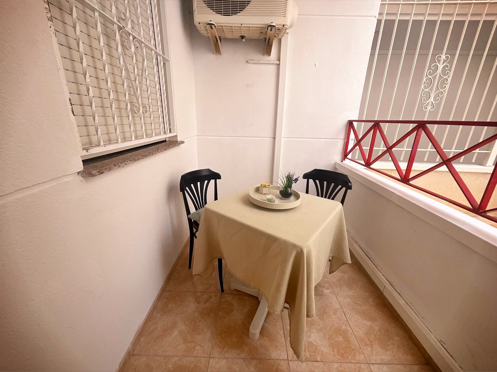 Tu Apartamento Ideal en Torrevieja: Piscina, Playa y Servicios., Apartamento en Torrevieja, Parque de las Naciones. 1 dorm, terraza con vistas a piscina. Residencial exclusivo con seguridad, cerca de playas y centro. ¡Ideal i