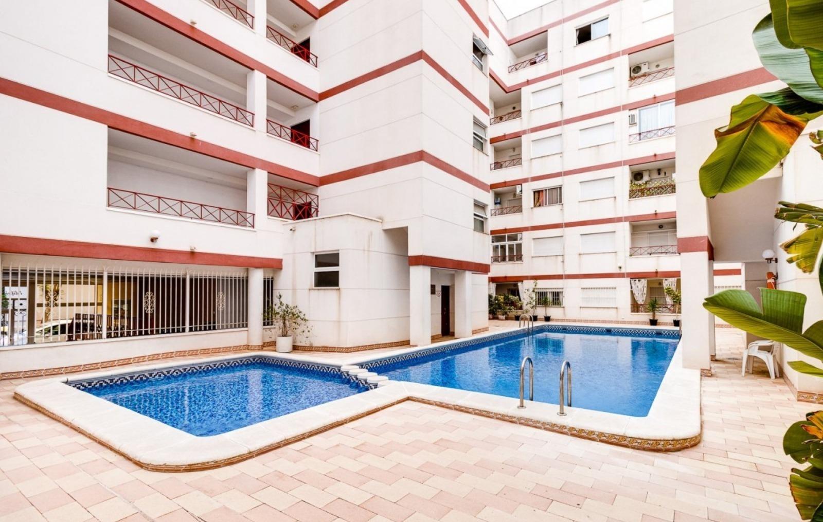 Tu Apartamento Ideal en Torrevieja: Piscina, Playa y Servicios., Apartamento en Torrevieja, Parque de las Naciones. 1 dorm, terraza con vistas a piscina. Residencial exclusivo con seguridad, cerca de playas y centro. ¡Ideal i