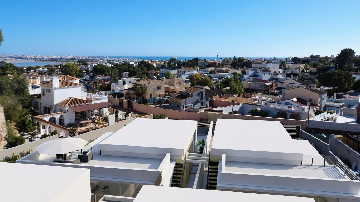Villa en Venta en Torrevieja, Villa obra nueva en Torrevieja, Costa Blanca Sur. 3 hab, 2 baños, piscina privada. Vive el Mediterráneo con estilo y confort. ¡Tu hogar ideal!