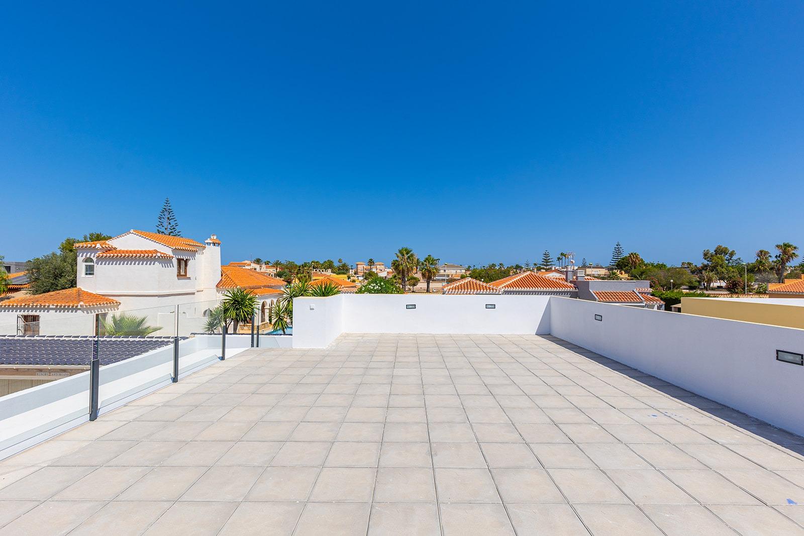 Villa en Venta en Torrevieja, Villa obra nueva en Torrevieja, Costa Blanca Sur. 3 hab, 2 baños, piscina privada. Vive el Mediterráneo con estilo y confort. ¡Tu hogar ideal!