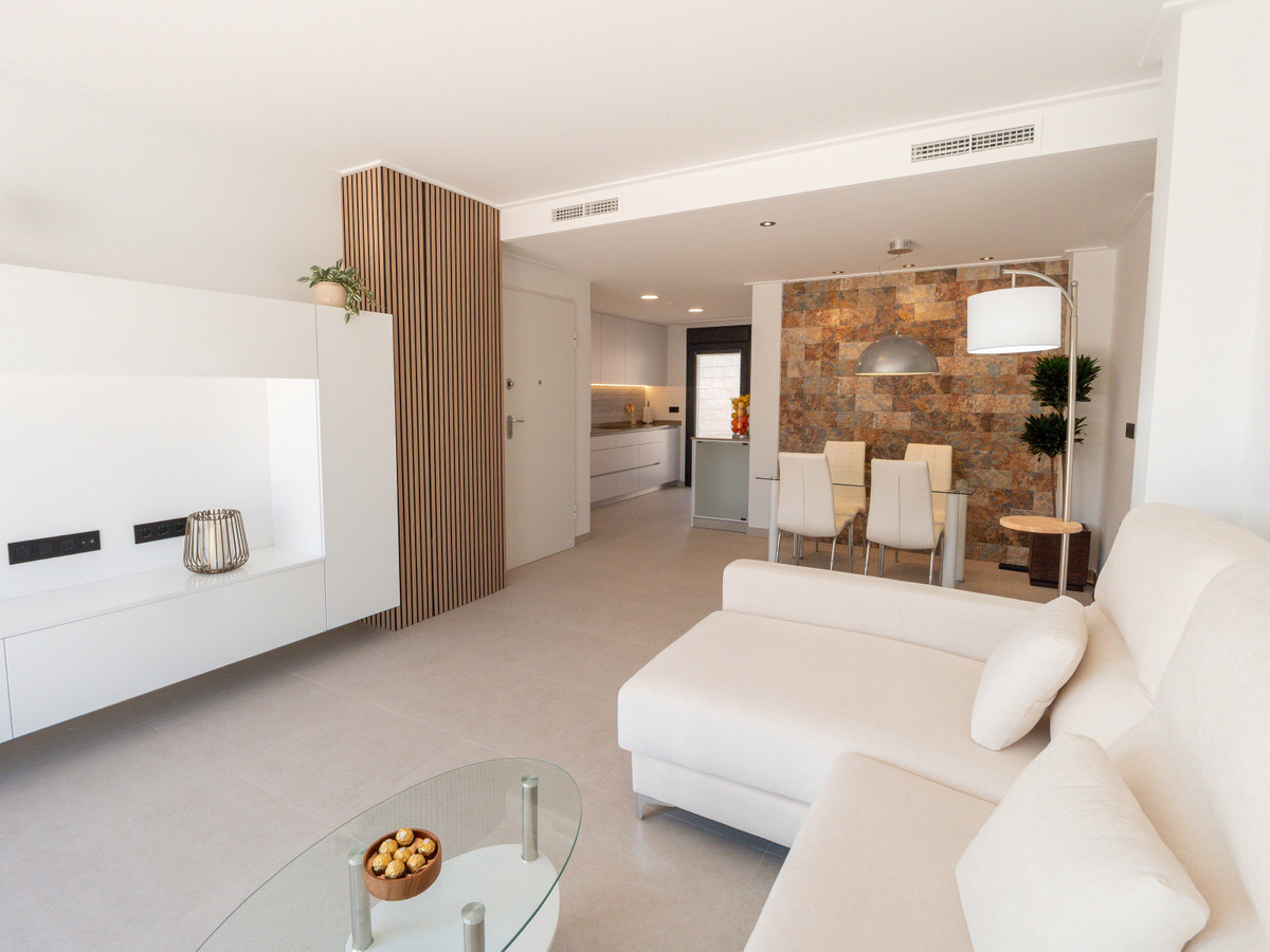 Villa de Lujo en San Fulgencio con Piscina, Villa de lujo en El Oasis, San Fulgencio, Alicante. 3 dorm, 2 baños, piscina privada. A 5km de playas y golf. Vive la Costa Blanca por 395.000€.