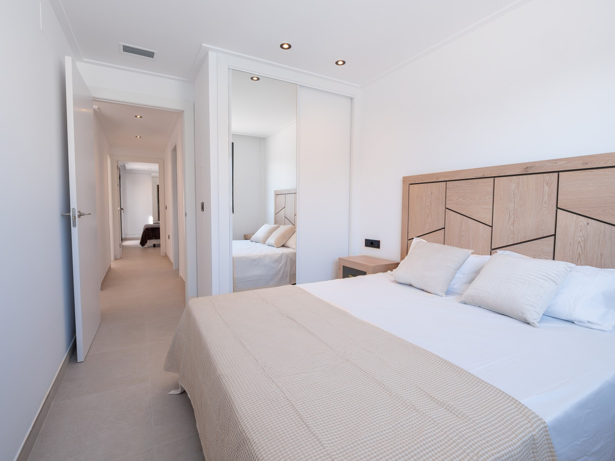 Villa de Lujo en San Fulgencio con Piscina, Villa de lujo en El Oasis, San Fulgencio, Alicante. 3 dorm, 2 baños, piscina privada. A 5km de playas y golf. Vive la Costa Blanca por 395.000€.
