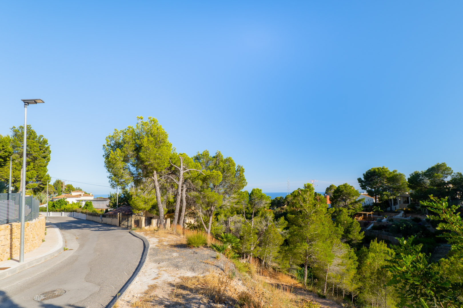 Parcela Exclusiva en Altea: Vistas al Mar, Gran Potencial, Parcela excepcional en Altea, Alicante. Construya la casa de sus sueños con vistas panorámicas al Mediterráneo. Inversión única en Costa Blanca por 179.000€. ¡S