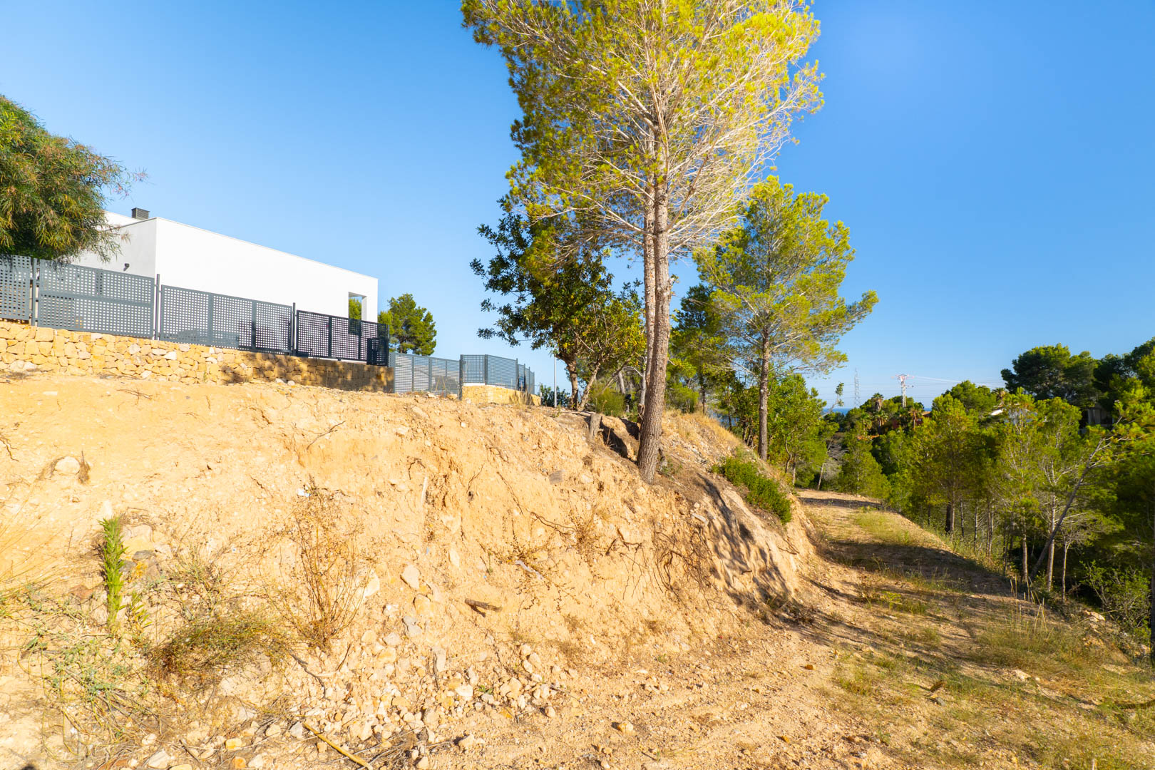 Parcela Exclusiva en Altea: Vistas al Mar, Gran Potencial, Parcela excepcional en Altea, Alicante. Construya la casa de sus sueños con vistas panorámicas al Mediterráneo. Inversión única en Costa Blanca por 179.000€. ¡S
