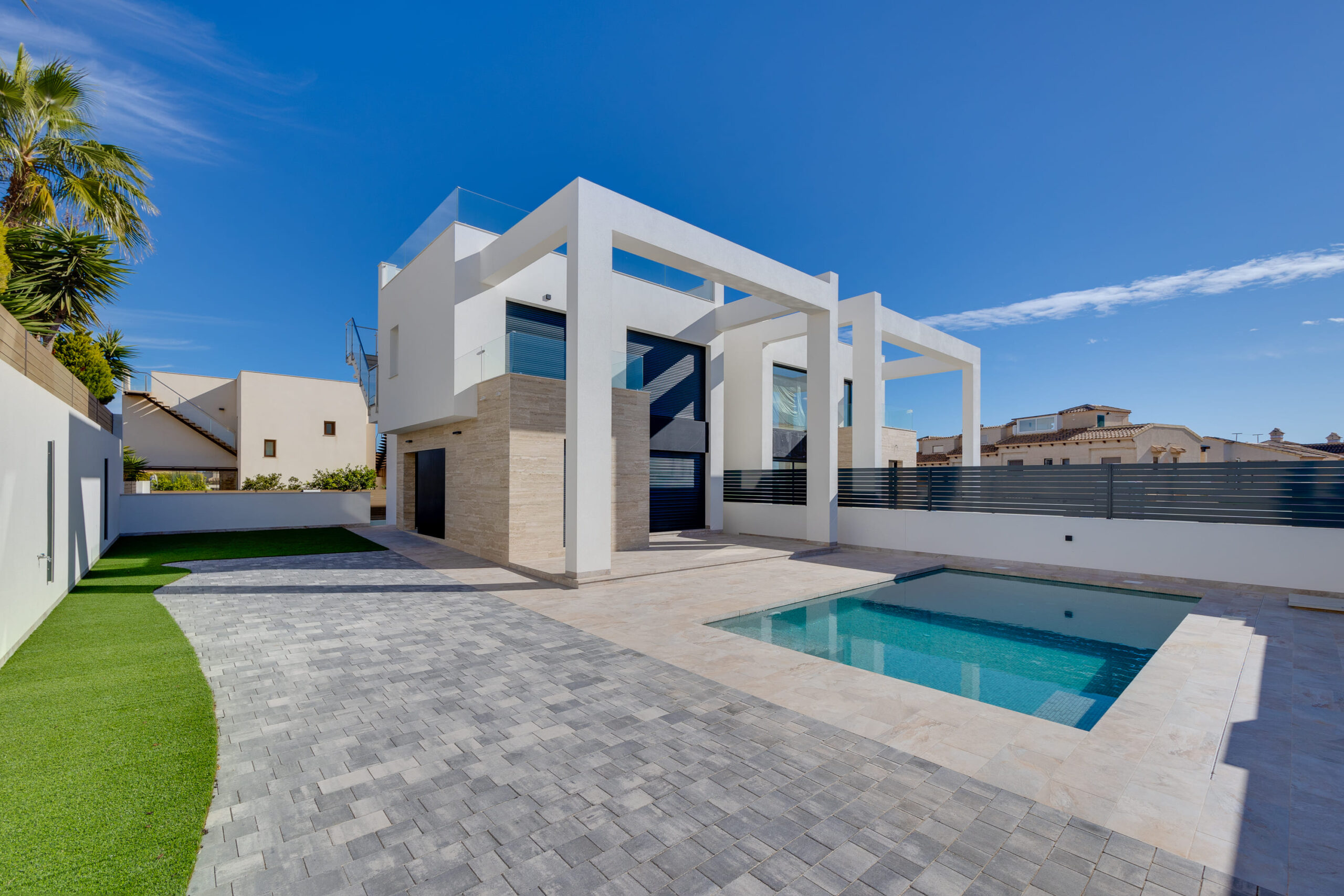 Villas de Lujo en Costa Blanca South, Villas de obra nueva en Torrevieja, Costa Blanca. 4 hab/4 baños. Lujo, confort y alta rentabilidad. ¡Vive tu paraíso mediterráneo!