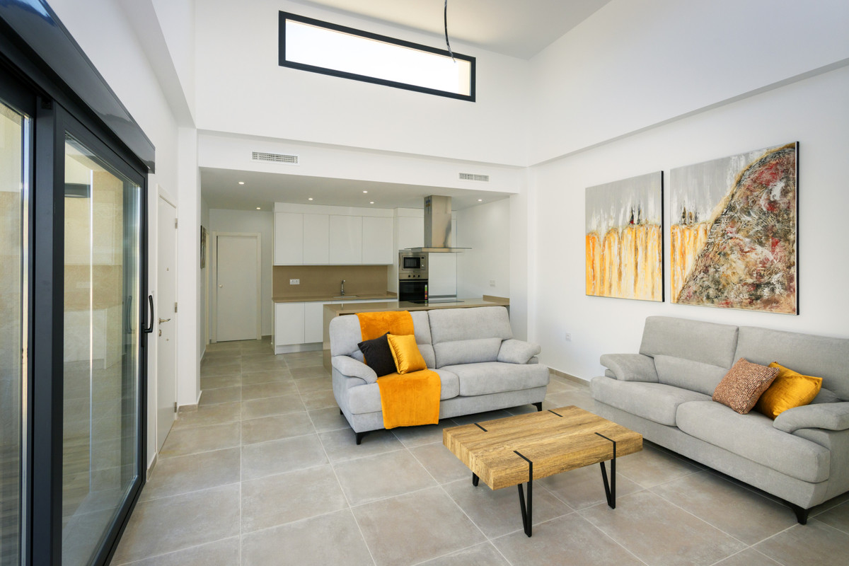 Villa de Lujo en Daya Nueva: Tu Paraíso Mediterráneo, Descubre exclusivas villas de nueva construcción en Daya Nueva, Alicante. Lujo y confort en una planta con piscina privada. Cerca de playas y aeropuerto. ¡Tu vi