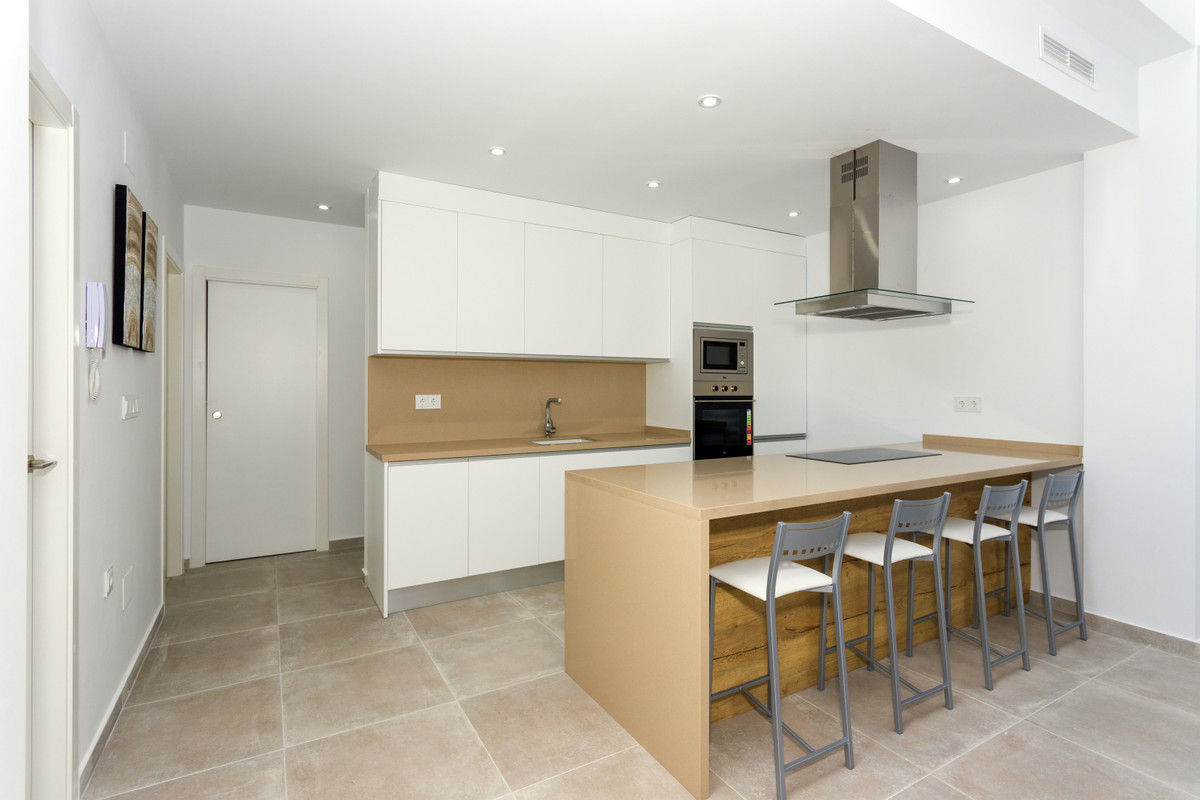 Villa de Lujo en Daya Nueva: Tu Paraíso Mediterráneo, Descubre exclusivas villas de nueva construcción en Daya Nueva, Alicante. Lujo y confort en una planta con piscina privada. Cerca de playas y aeropuerto. ¡Tu vi
