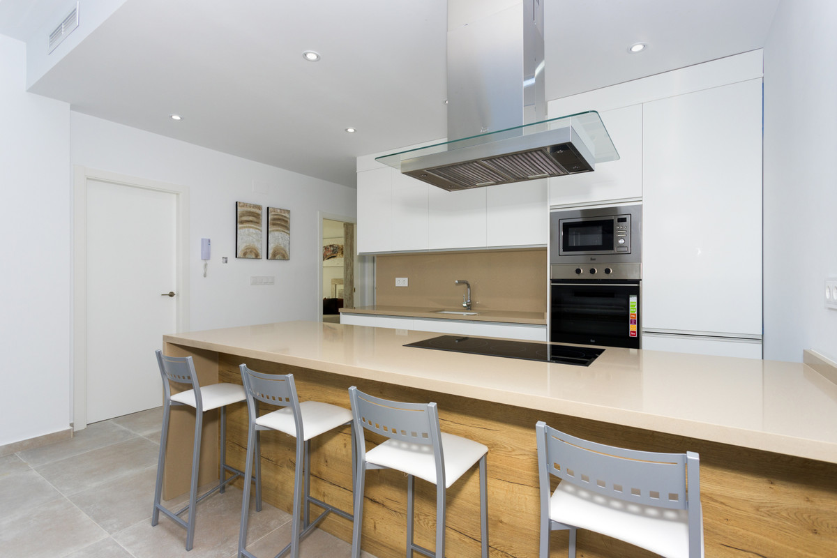 Villa de Lujo en Daya Nueva: Tu Paraíso Mediterráneo, Descubre exclusivas villas de nueva construcción en Daya Nueva, Alicante. Lujo y confort en una planta con piscina privada. Cerca de playas y aeropuerto. ¡Tu vi